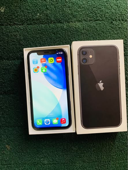 iPhone 11 128 GB photo 3