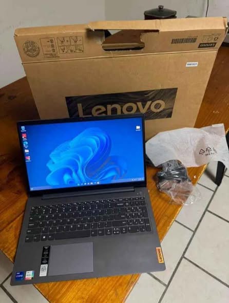 LENOVO LAPTOP 1TB photo 1