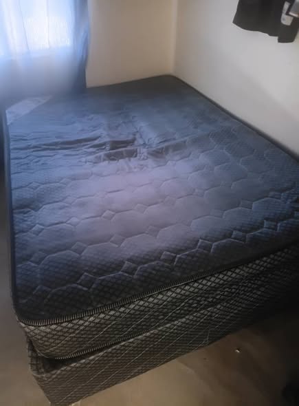 Second hand bed photo 1
