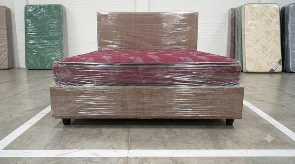 Queen size bed photo 1