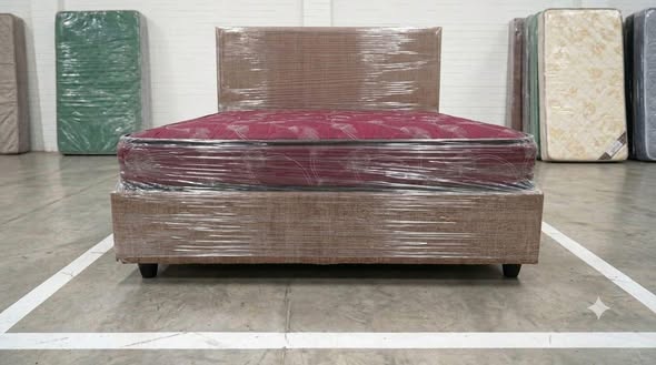 Queen size bed photo 2