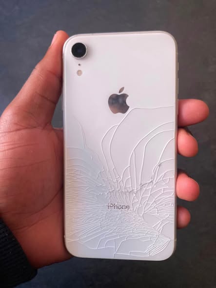 iPhone XR photo 2
