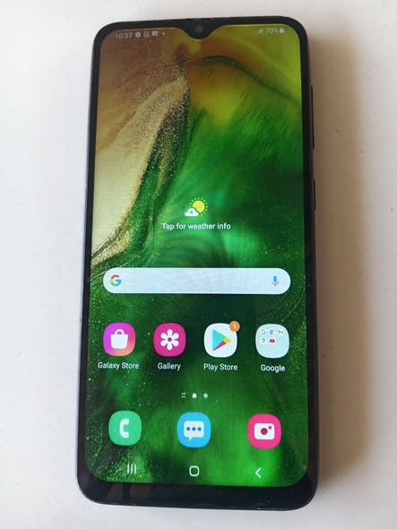 Samsung Galaxy A30 photo 1