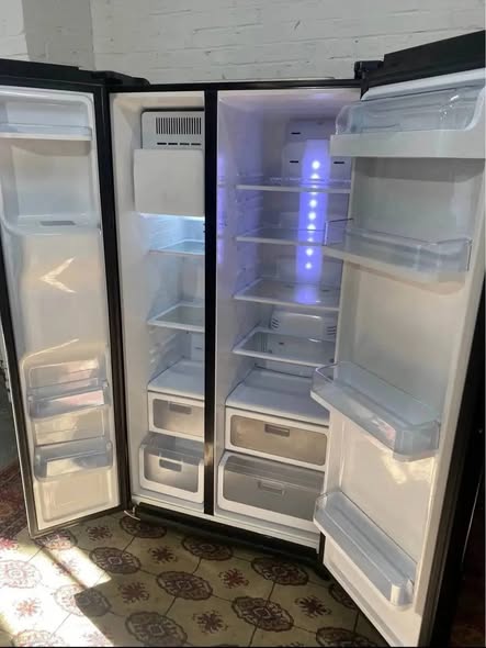 Samsung Black Mirror  Fridge Side By Side photo 2