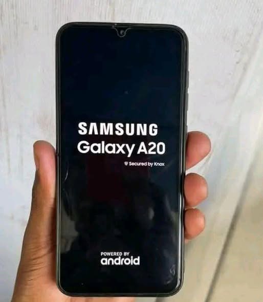 Samsung Galaxy A20 photo 1