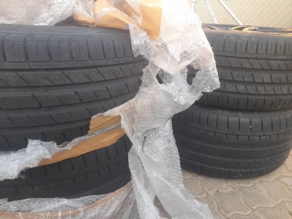 Tyres 245/40/20 photo 4