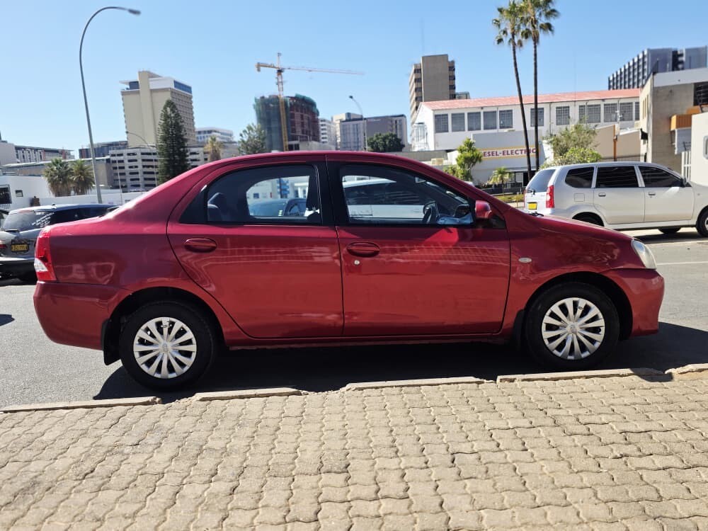2012 Toyota Etios photo 1