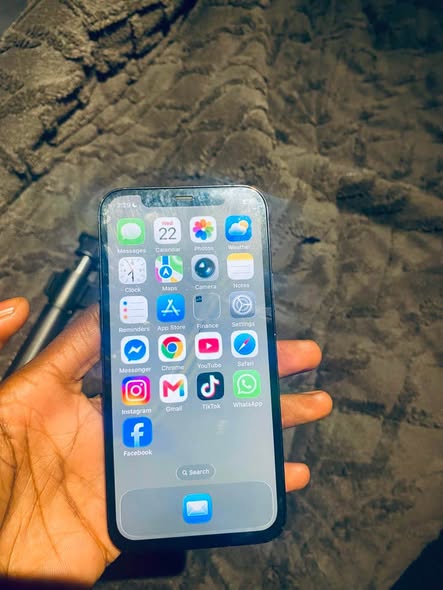 iPhone 12 photo 2