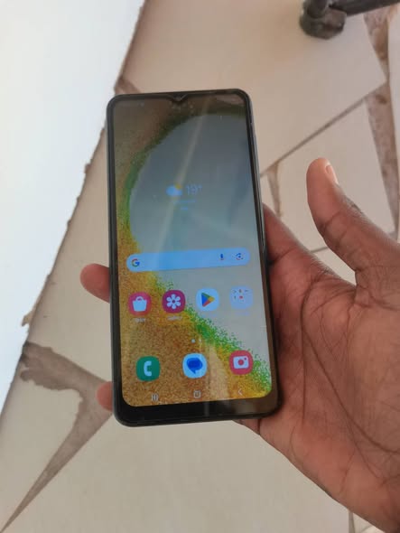 Samsung A04s photo 1