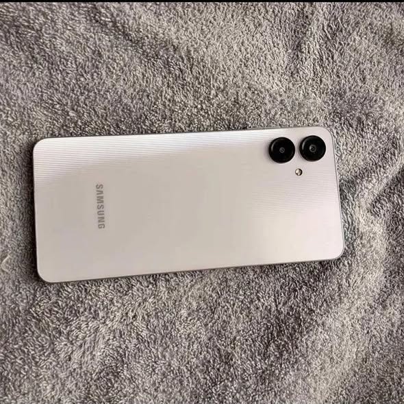 Samsung A06 photo 1