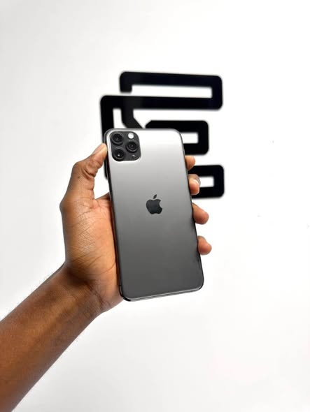 iPhone 11 Pro Max (64GB) photo 1