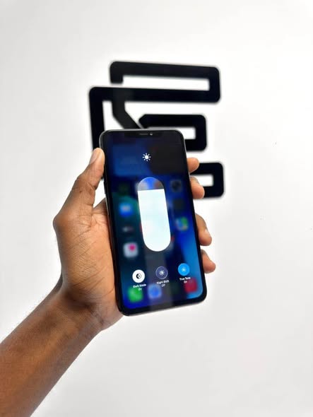 iPhone 11 Pro Max (64GB) photo 2