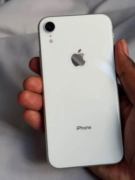 iPhone XR photo 1