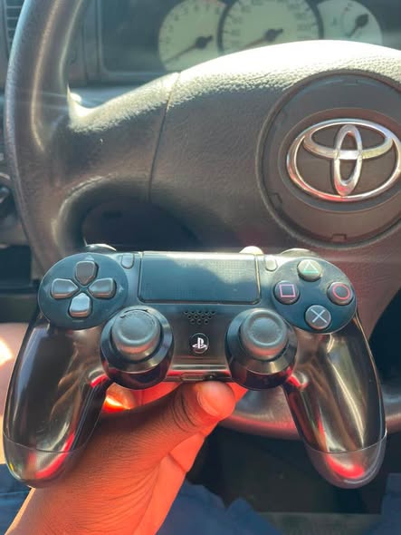 Original PS4 controller photo 3
