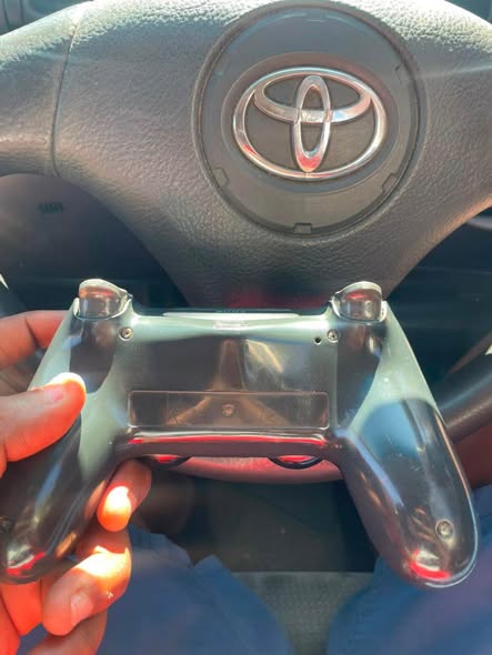 Original PS4 controller photo 2