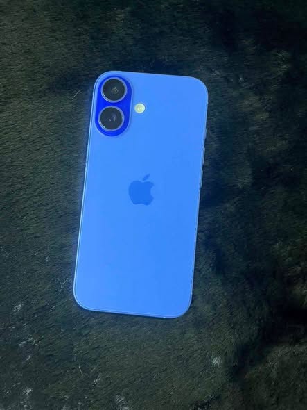 iPhone 16 photo 2