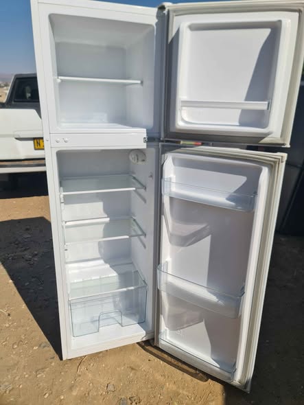 Hisense top freezer photo 2