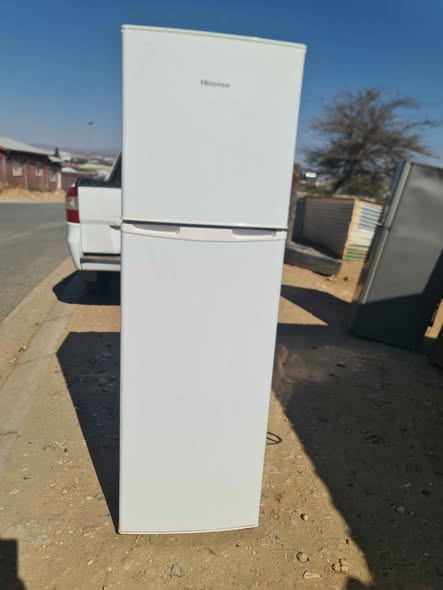 Hisense top freezer photo 1