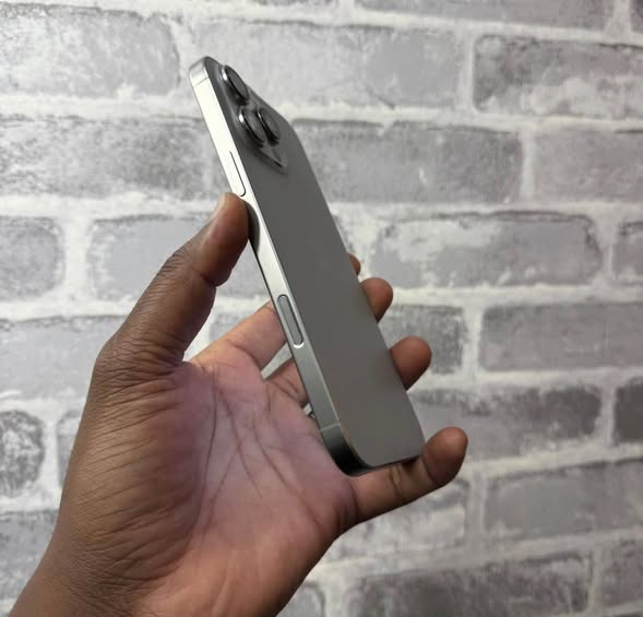 iPhone 16 Pro Max photo 1