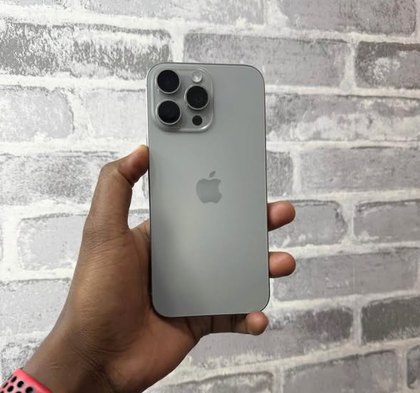 iPhone 16 Pro Max photo 2