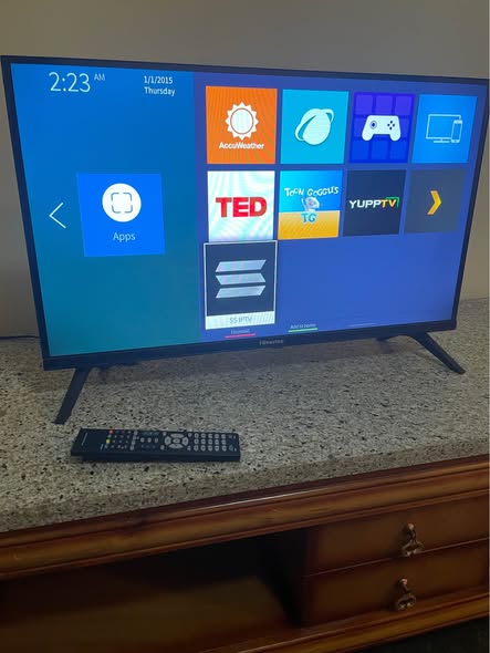 Hisense smart tv 32 inch with remote photo 1