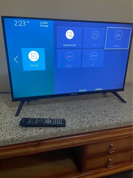 Hisense smart tv 32 inch with remote photo 3