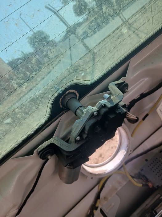 Golf 5 gti back wiper mech photo 1