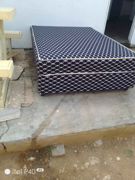 Selling beds photo 2