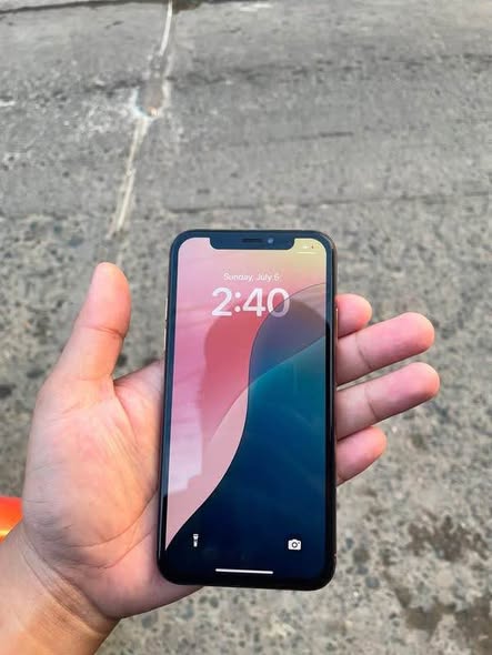 iPhone XS 64GB photo 1