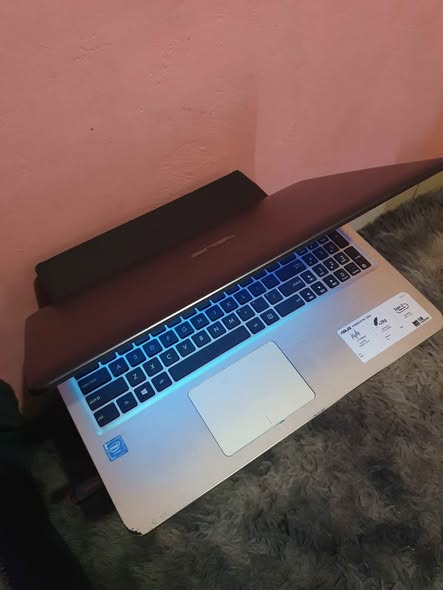 Asus laptop photo 2