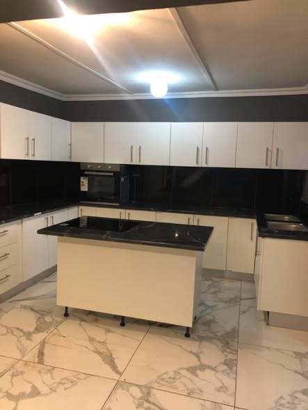 4 bedroom house for rent in Kleine Kuppe photo 1