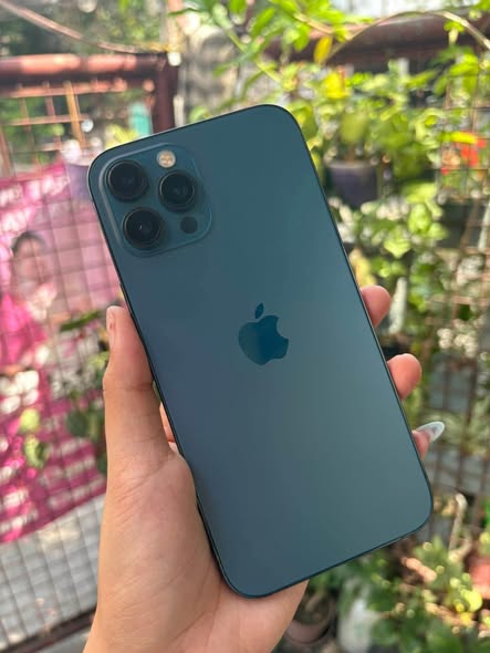 iPhone 12 Pro Max photo 1