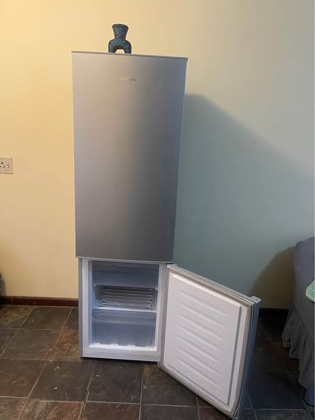 Hisense Fridge Freezer photo 3