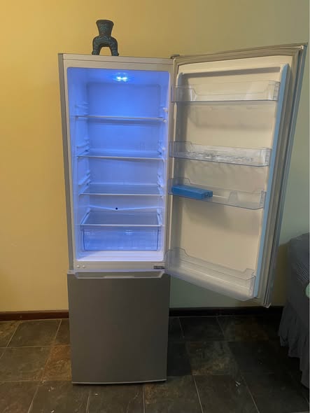 Hisense Fridge Freezer photo 2
