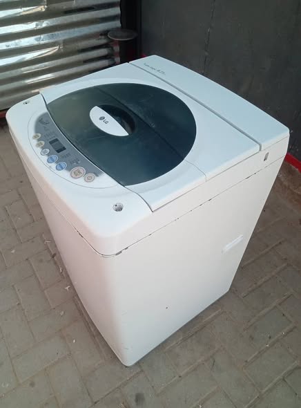 10kg LG top loader automatic washing machine photo 3
