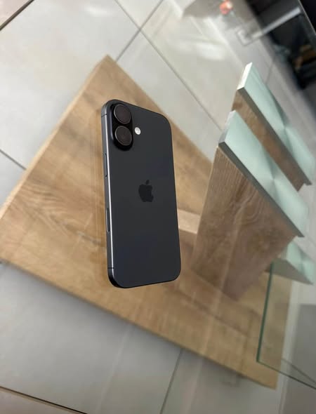iPhone 17 photo 2