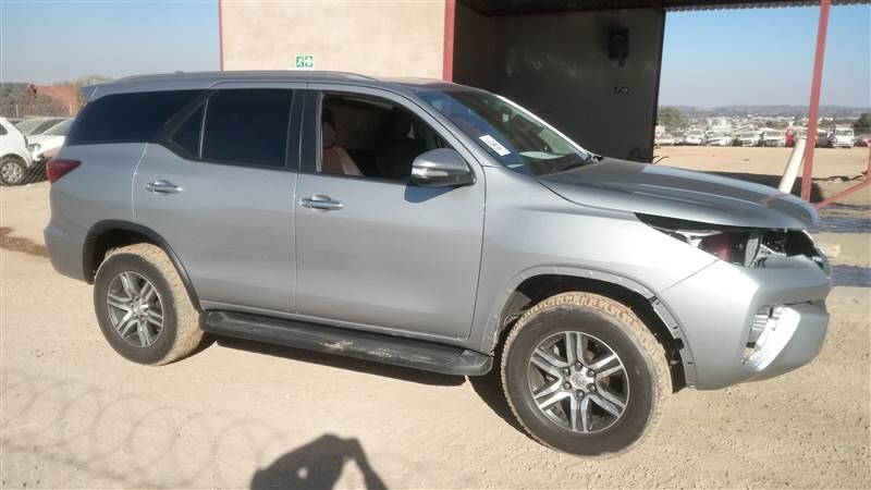 TOYOTA FORTUNER 2.8GD-6 4X4.. photo 3