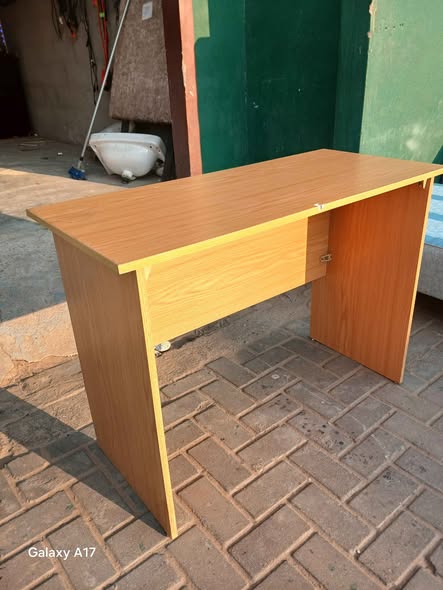 STUDY TABLE photo 3