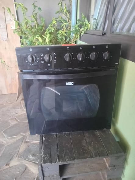 1× BUILD IN STOVE 1× NORMAL 4 PLATE STOVE photo 2