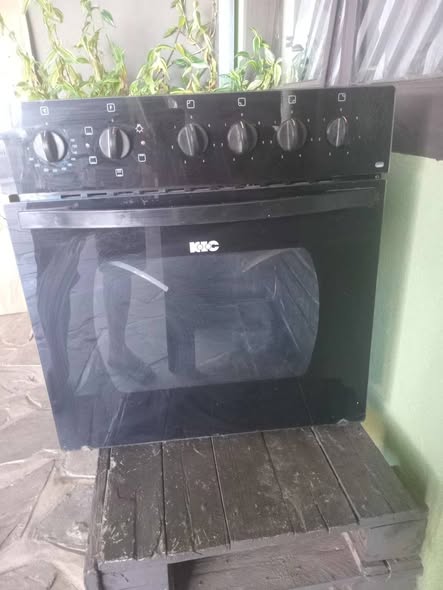 1× BUILD IN STOVE 1× NORMAL 4 PLATE STOVE photo 3