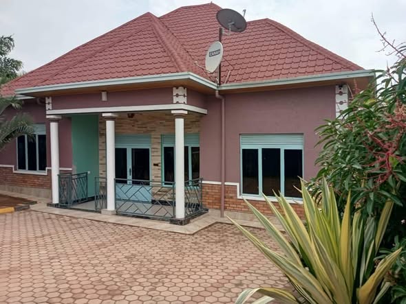 House for sale photo 1
