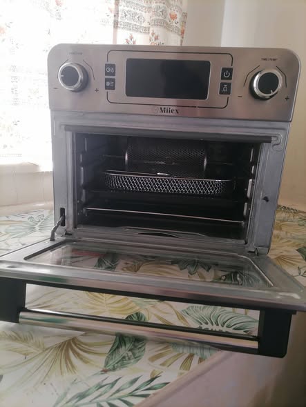 Milex 23L Air Fryer Oven photo 1