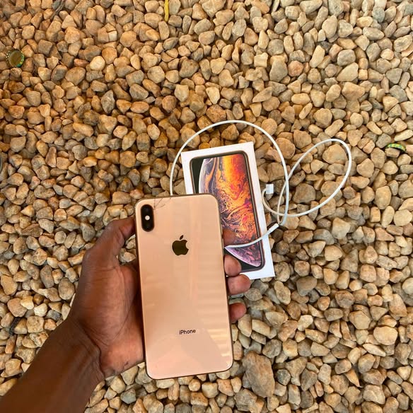 iPhone XS Max photo 2