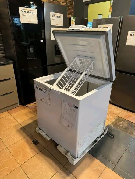 210L Chest Freezer Up photo 2