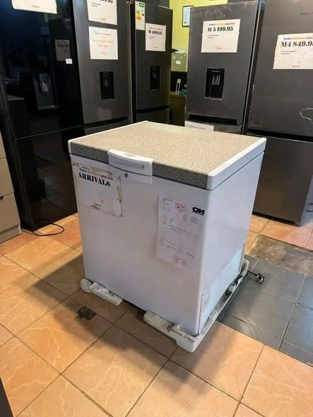210L Chest Freezer Up photo 1