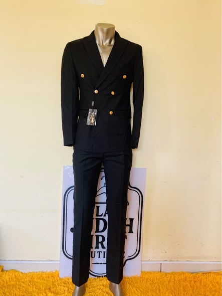 Suits photo 1