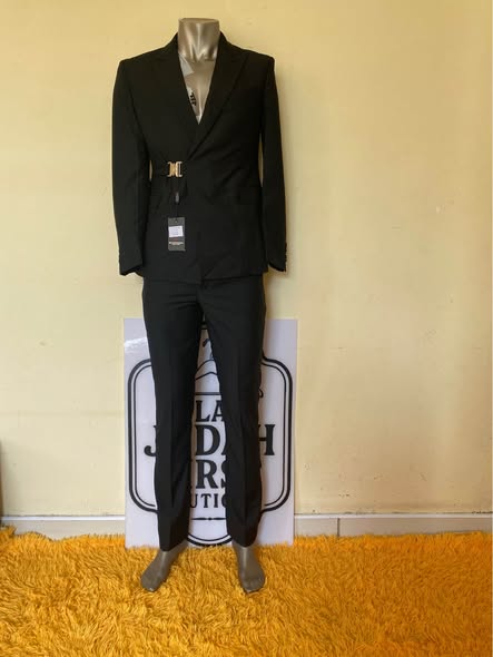 Suits photo 5