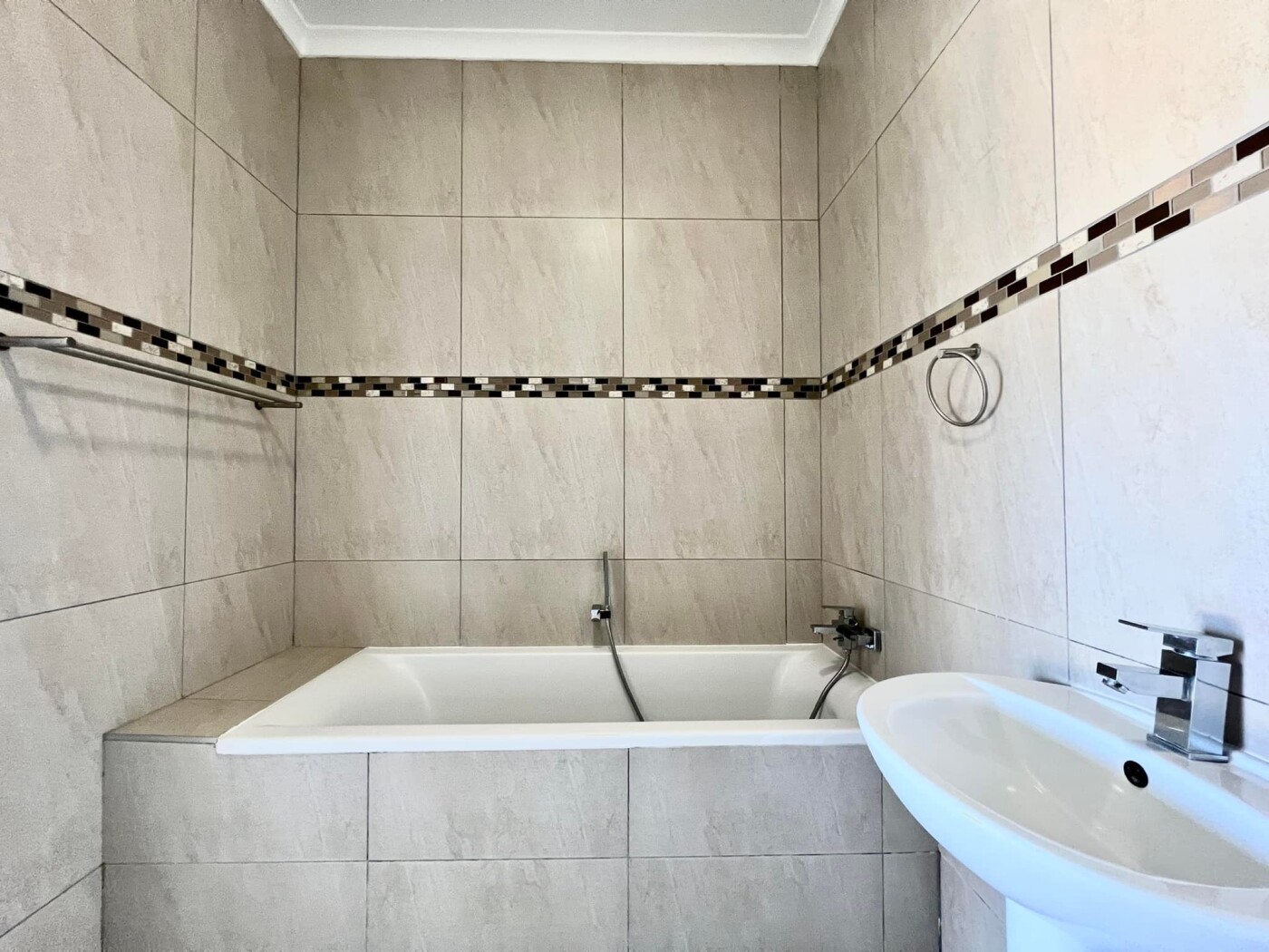 Val D’Rhyn Complex, PIONIERSPARK EXT 1 for sale in Windhoek Houses