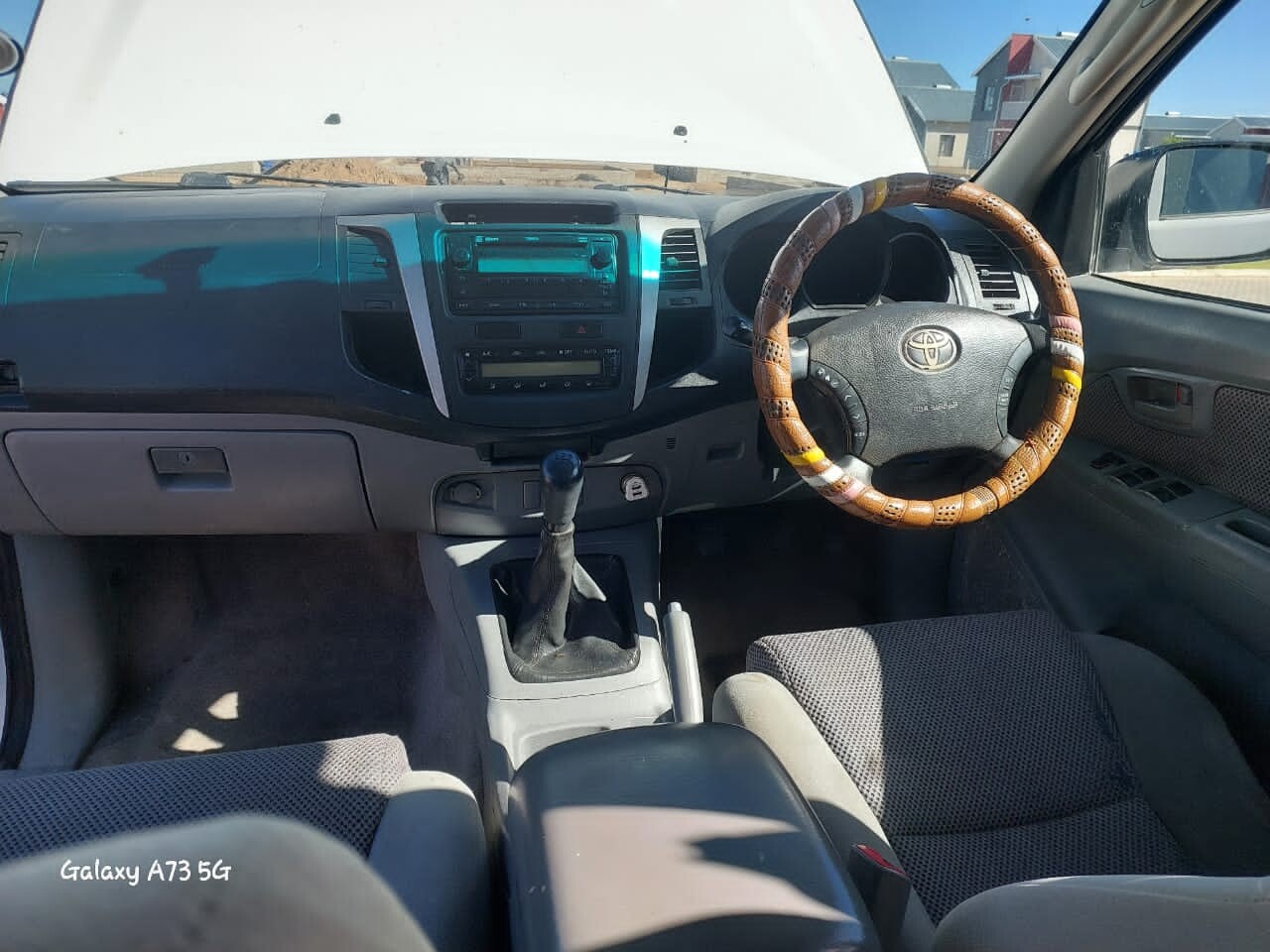 Toyota Hilux VVTI photo 2