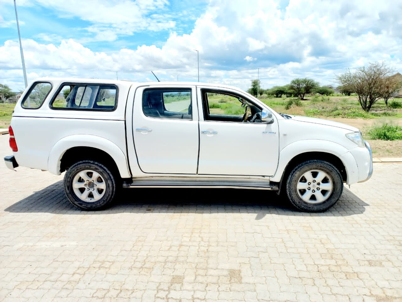 Toyota Hilux VVTI photo 1